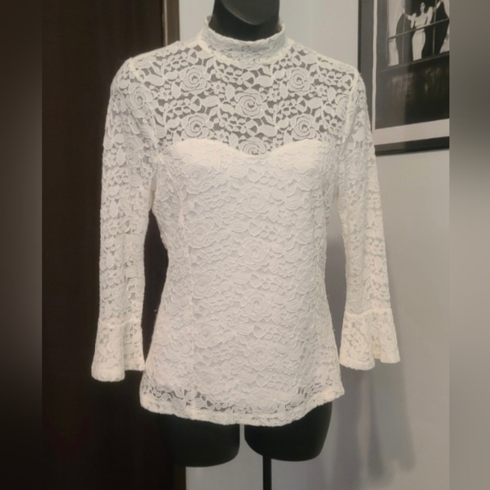 🐰Suzy Shier White Lace Blouse